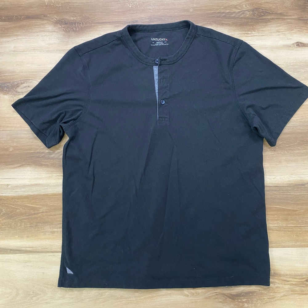 UNTUCKit Jericho Henley Shirt Size M Short Sleeve Cotton Blend Regular Fit Black